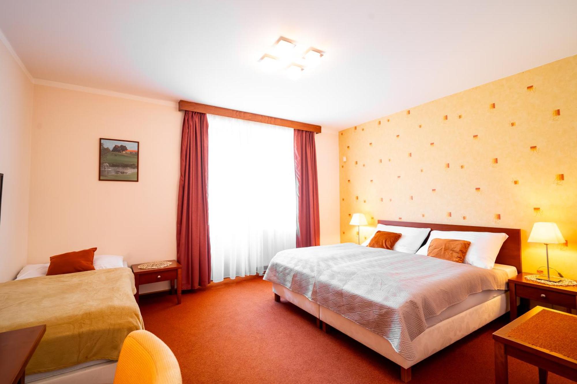 Golf Hotel Austerlitz ภายนอก รูปภาพ